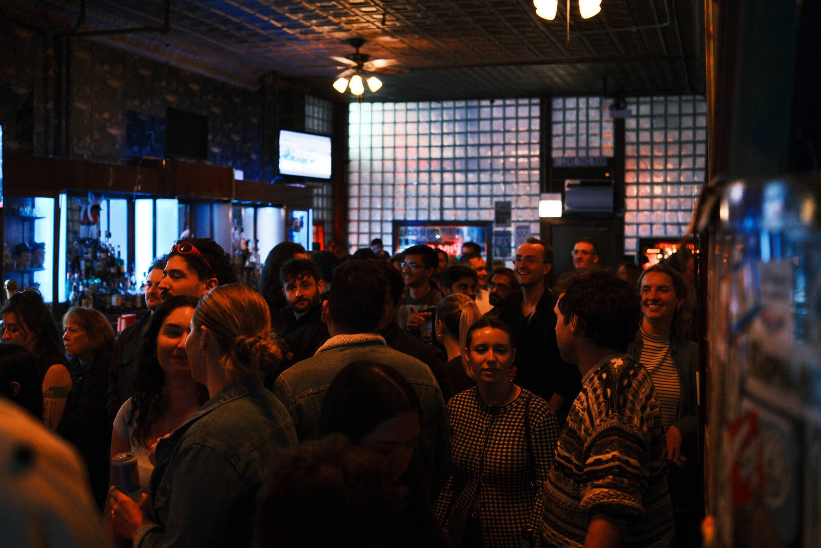 A packed room at a Midwest Honey show at Phyllis' Musical Inn